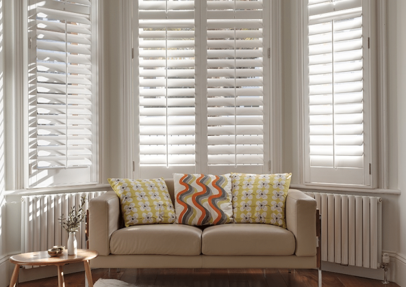 plantation-shutters-with-a-central-tilt-rod